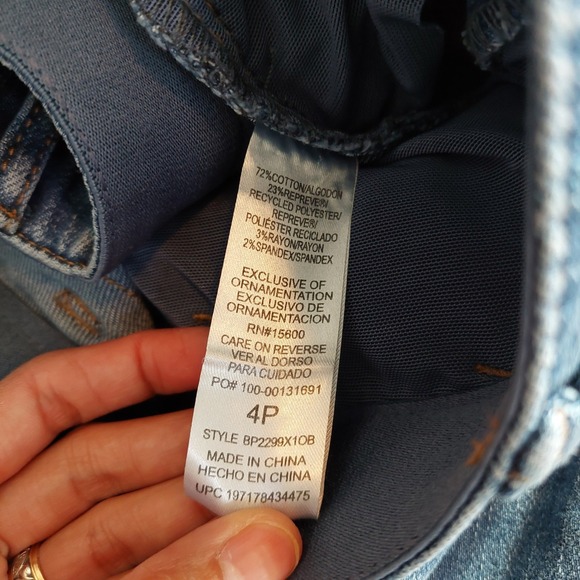 Democracy Ab"solution Mid-Rise Blue Double Layer Fray Hem Cropped Jeans Size 4P - Picture 7 of 10